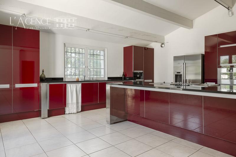 Maison - 260 m² - 8 pièces