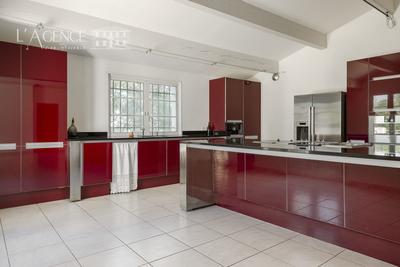 Maison - 260 m² - 8 pièces