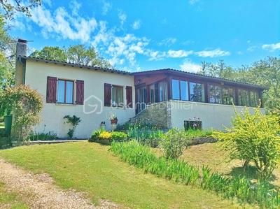 Maison traditionnelle - 157 m² - 6 pièces