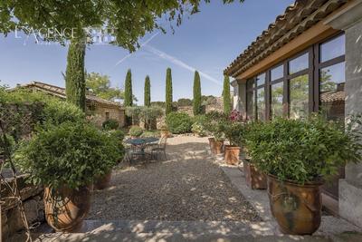 Maison - 280 m² - 8 pièces