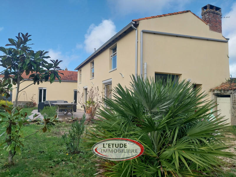 Maison - 203 m² - 9 pièces