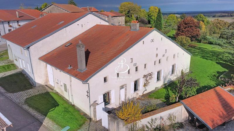 Maison - 331 m² - 12 pièces