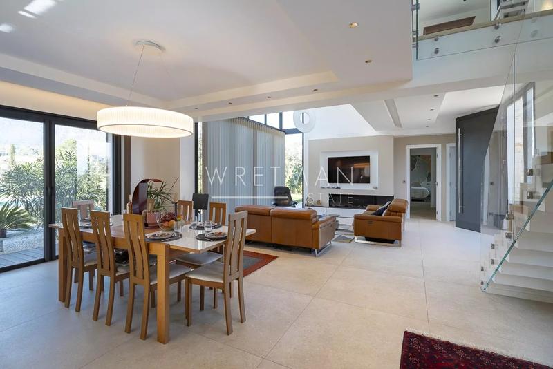 Villa - 324 m² - 7 pièces