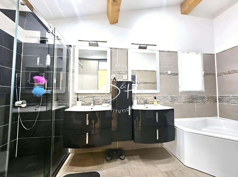 Maison - 183 m² - 7 pièces