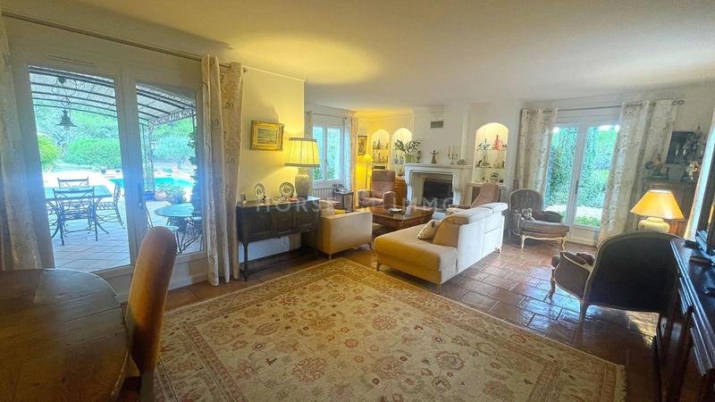 Demeure - 315 m² - 9 pièces