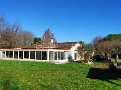 Maison - 270 m² - 10 pièces