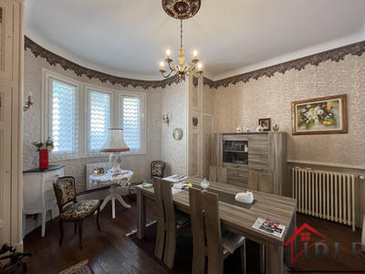 Maison - 295 m² - 11 pièces