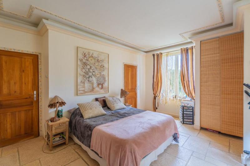 Demeure - 654 m² - 29 pièces