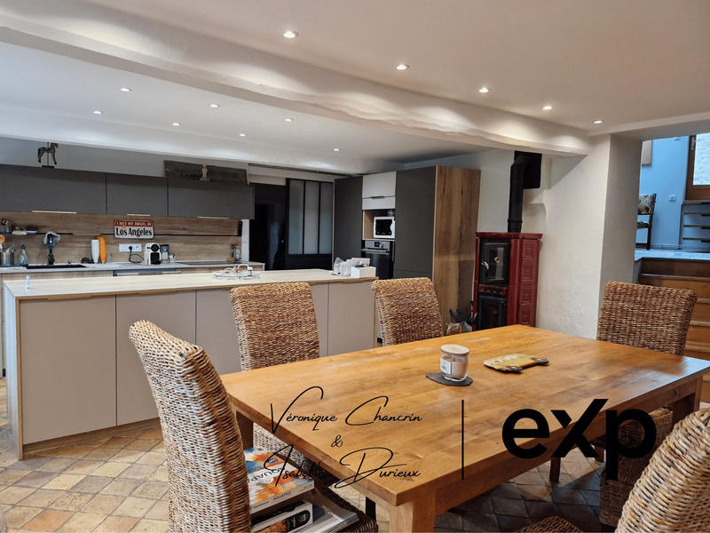 Maison ancienne - 181 m² - 8 pièces