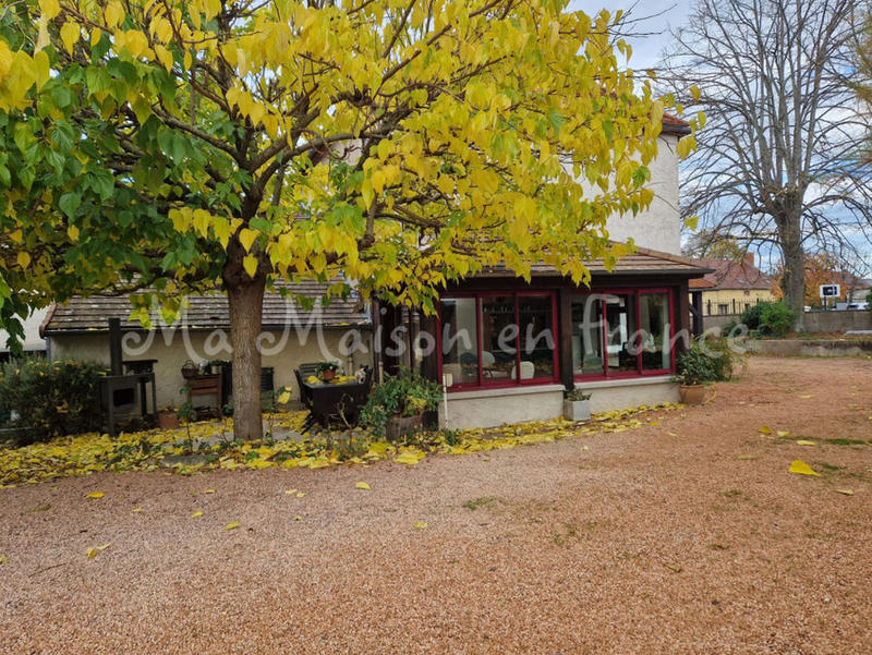 Maison - 240 m² - 1 pièce