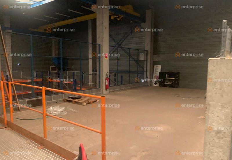 Local d'activité / Entrepôt - 1 227 m²
