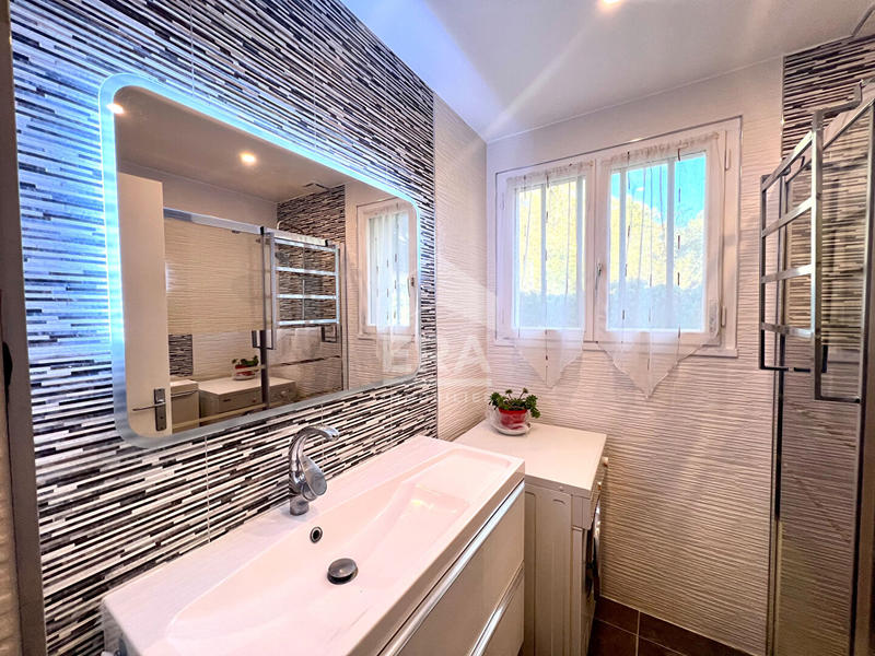 Maison - 141 m² - 7 pièces