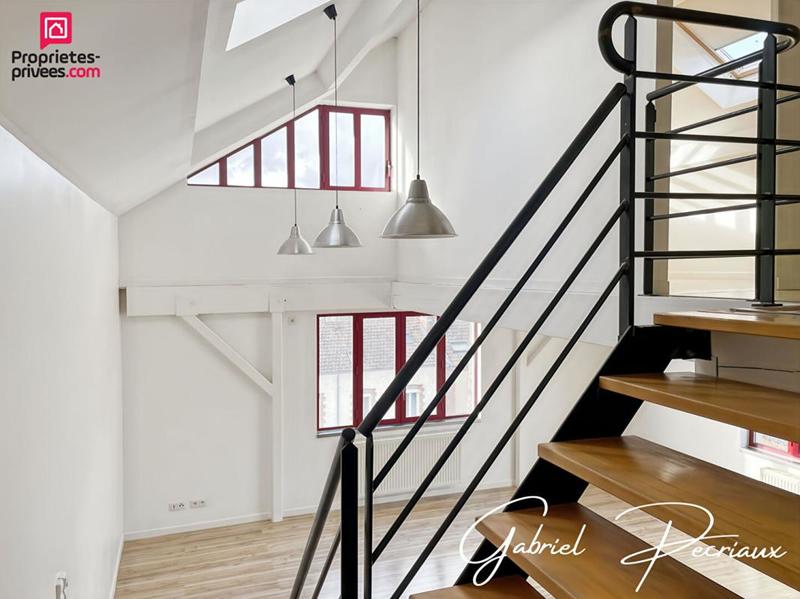 Loft - 96 m² - 5 pièces