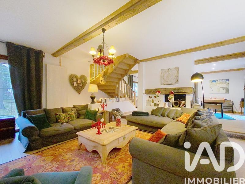 Maison - 234 m² - 7 pièces