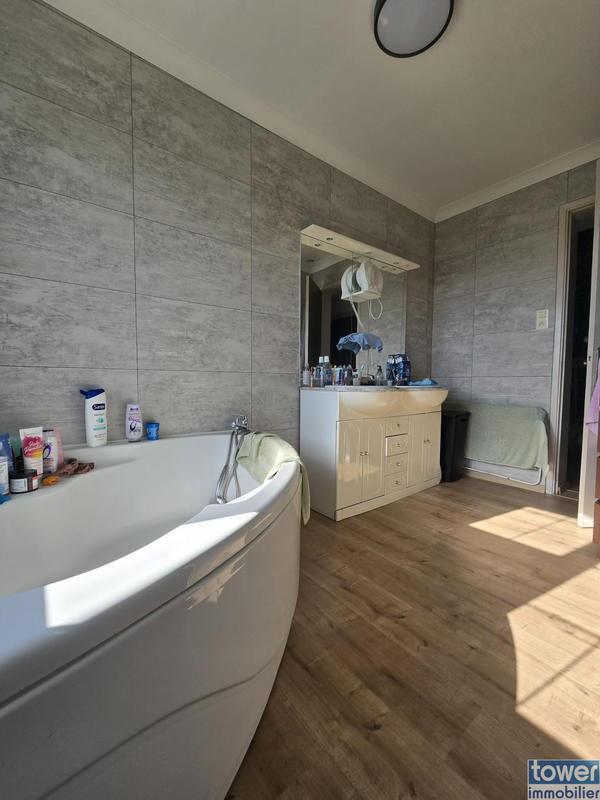 Maison - 101 m² - 5 pièces