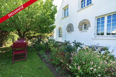 Maison - 182 m² - 9 pièces