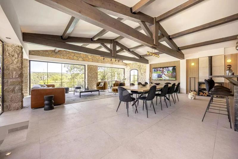 Mas - 300 m² - 7 pièces