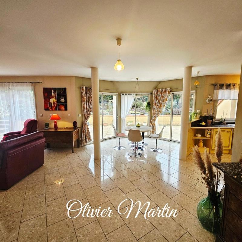 Maison - 258 m² - 11 pièces