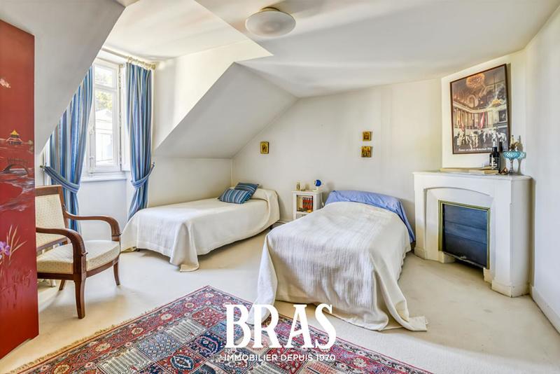 Hôtel particulier - 220 m² - 6 pièces