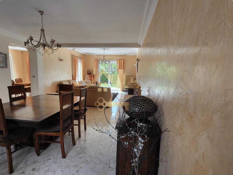 Maison - 260 m² - 7 pièces