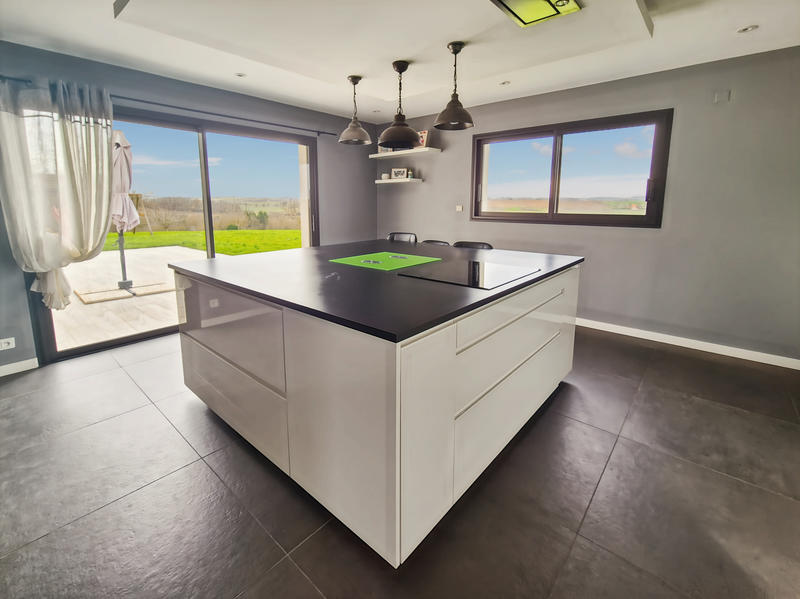 Maison - 175 m² - 6 pièces