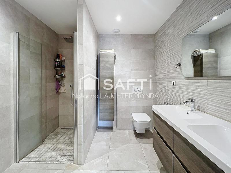 Maison - 240 m² - 7 pièces