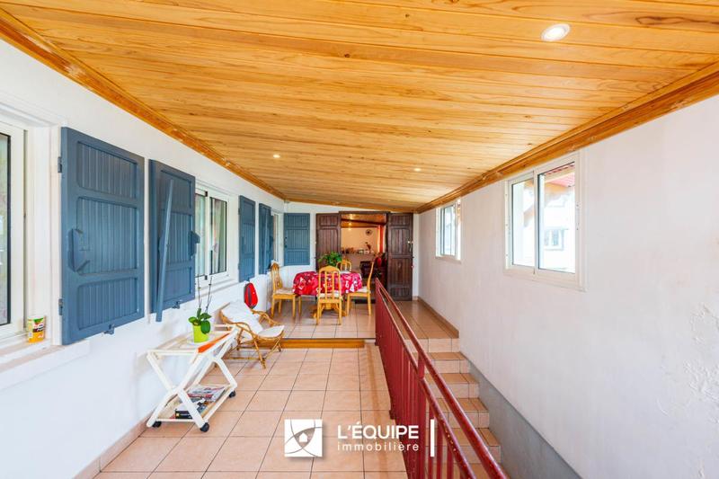 Maison - 210 m² - 8 pièces