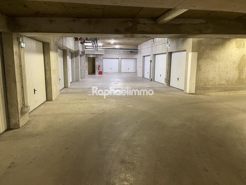 Parking / Garage - 14 m²