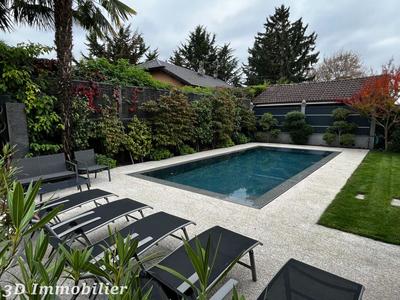 Maison - 255 m² - 7 pièces