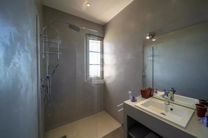 Mas - 220 m² - 6 pièces