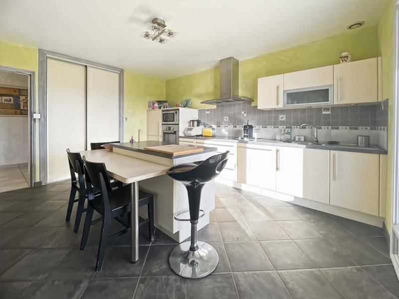 Maison - 230 m² - 8 pièces