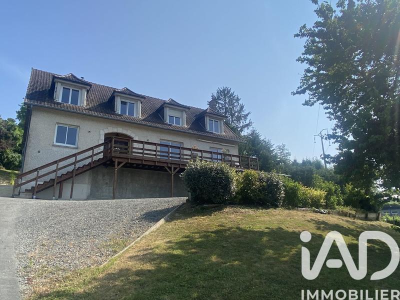 Maison - 217 m² - 8 pièces