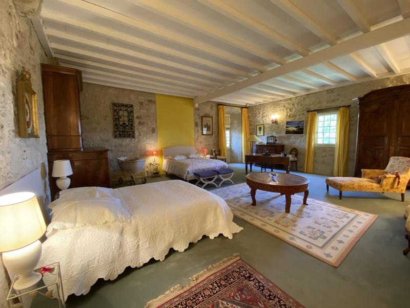 Maison - 365 m² - 8 pièces