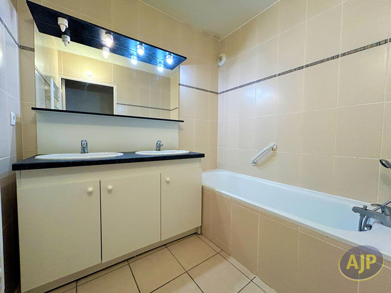 Appartement - 96 m² - 4 pièces