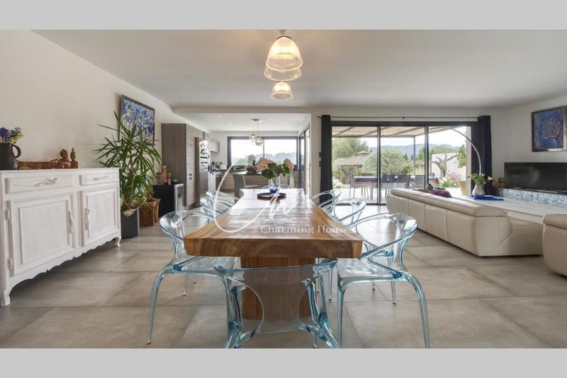 Maison - 204 m² - 5 pièces