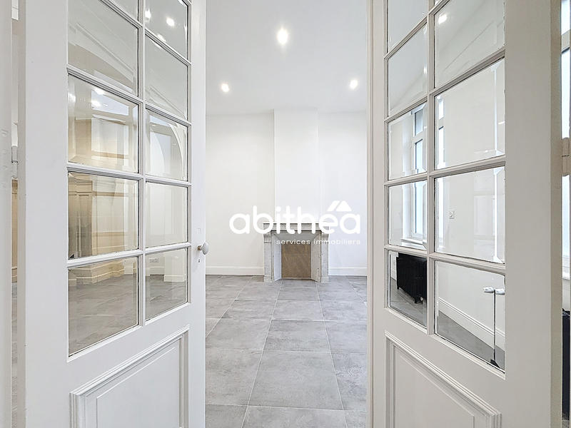 Maison - 205 m² - 9 pièces