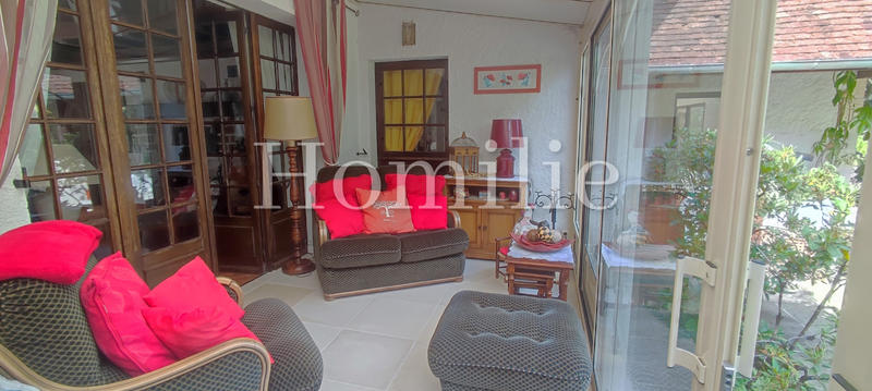 Maison - 386 m² - 9 pièces