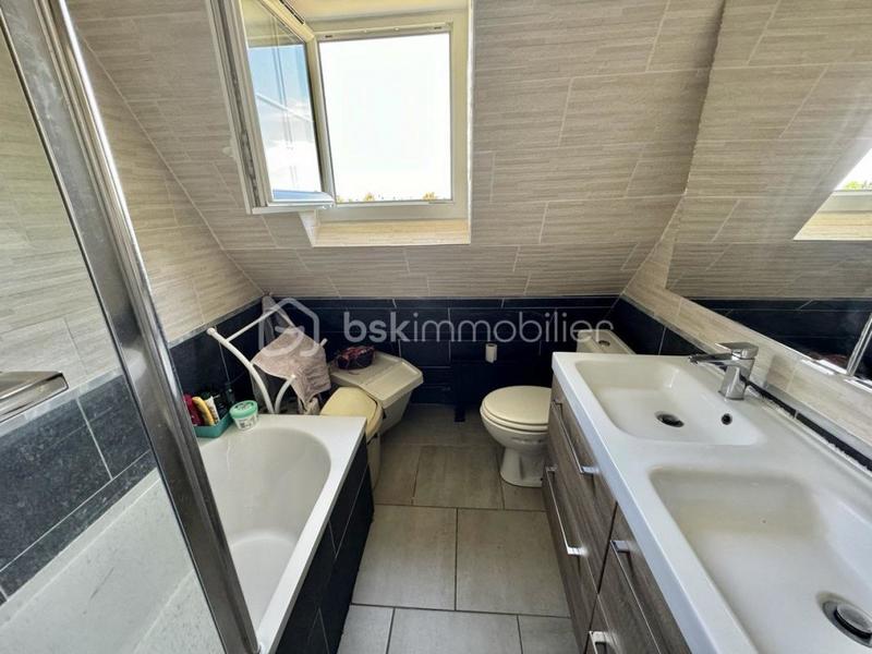 Pavillon - 130 m² - 7 pièces