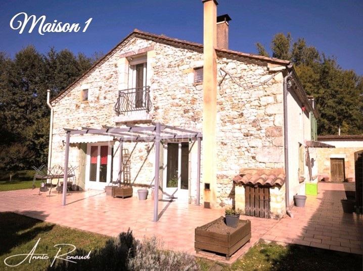 Demeure - 299 m² - 10 pièces