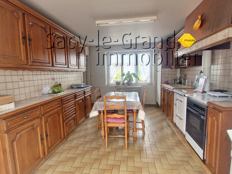 Maison - 180 m² - 8 pièces