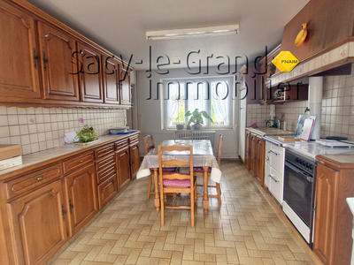 Maison - 180 m² - 8 pièces