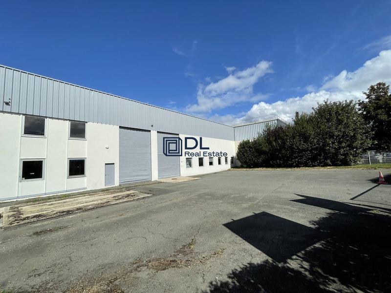 Entrepôt - 1 664 m²