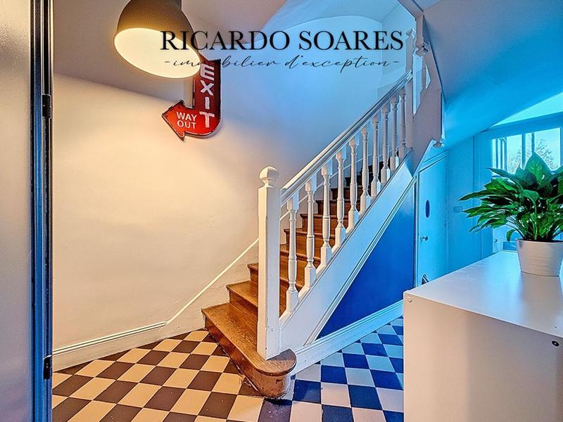 Maison - 207 m² - 9 pièces