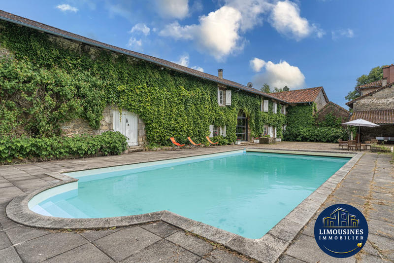 Maison - 370 m² - 10 pièces