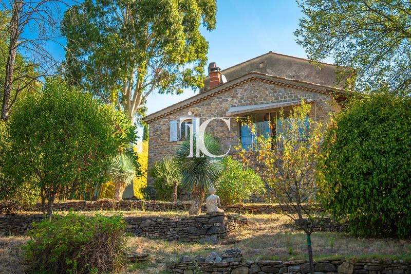 Maison - 198 m² - 7 pièces