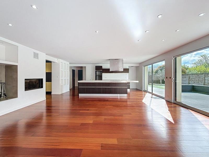 Maison - 222 m² - 7 pièces