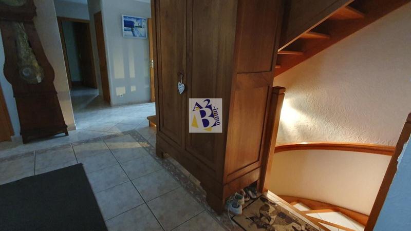 Maison - 260 m² - 9 pièces