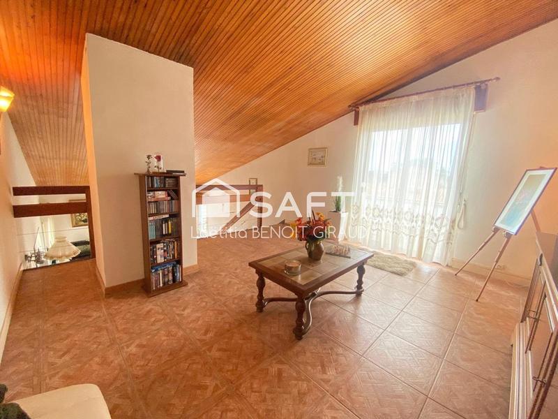 Maison - 220 m² - 6 pièces