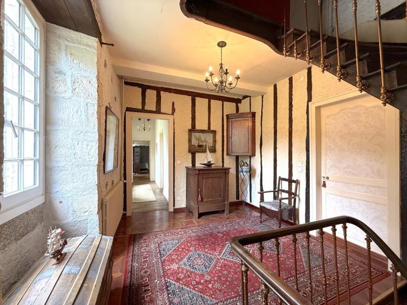 Maison - 333 m² - 9 pièces