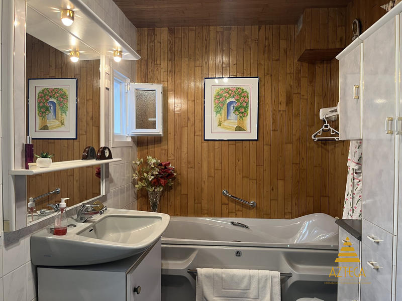 Maison - 197 m² - 9 pièces